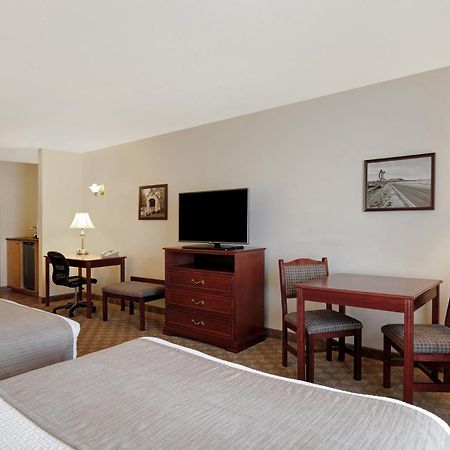Days Inn By Wyndham Dawson Creek Bagian luar foto