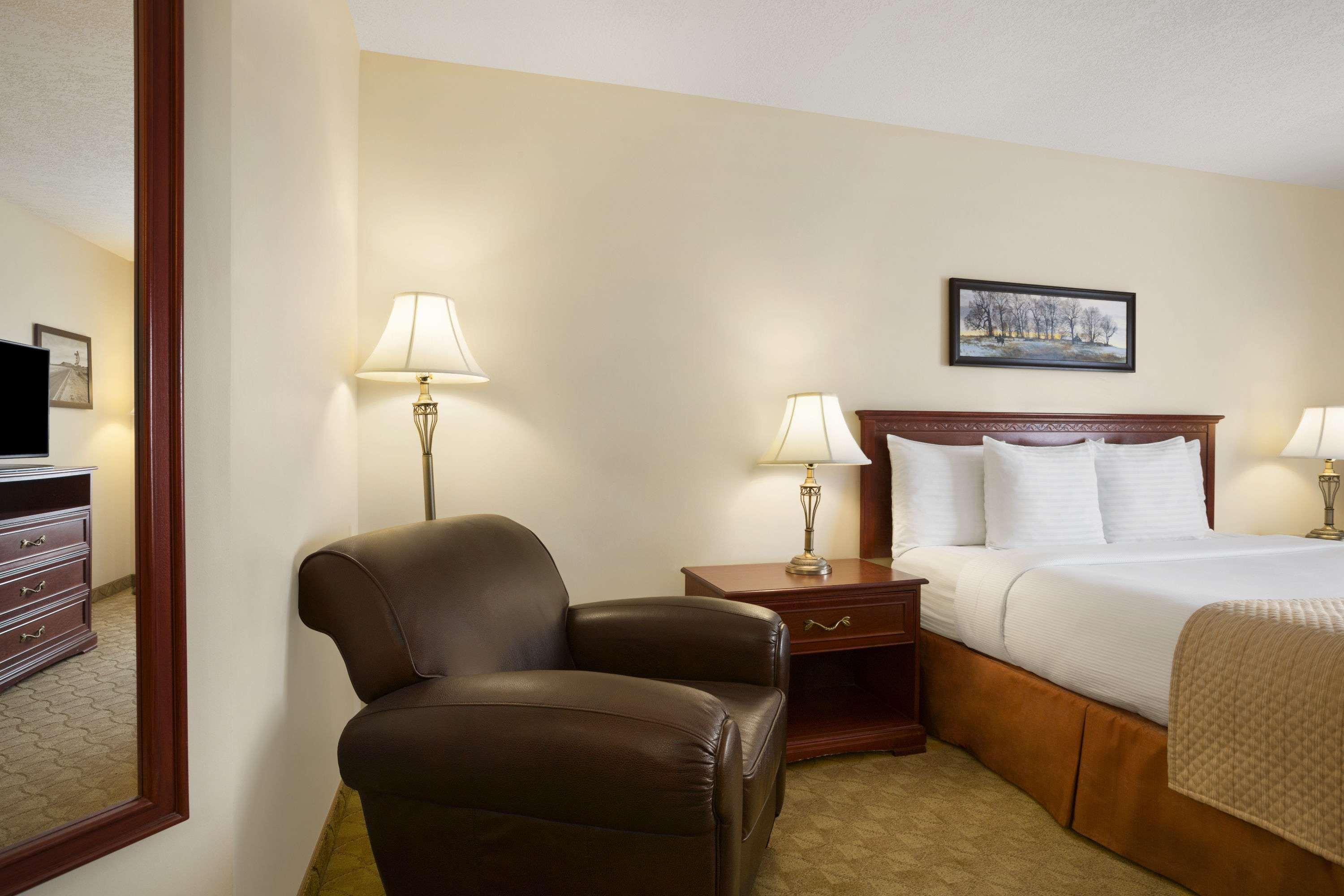Days Inn By Wyndham Dawson Creek Bagian luar foto