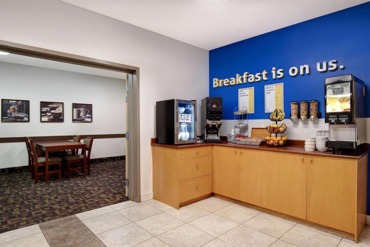 Days Inn By Wyndham Dawson Creek Bagian luar foto