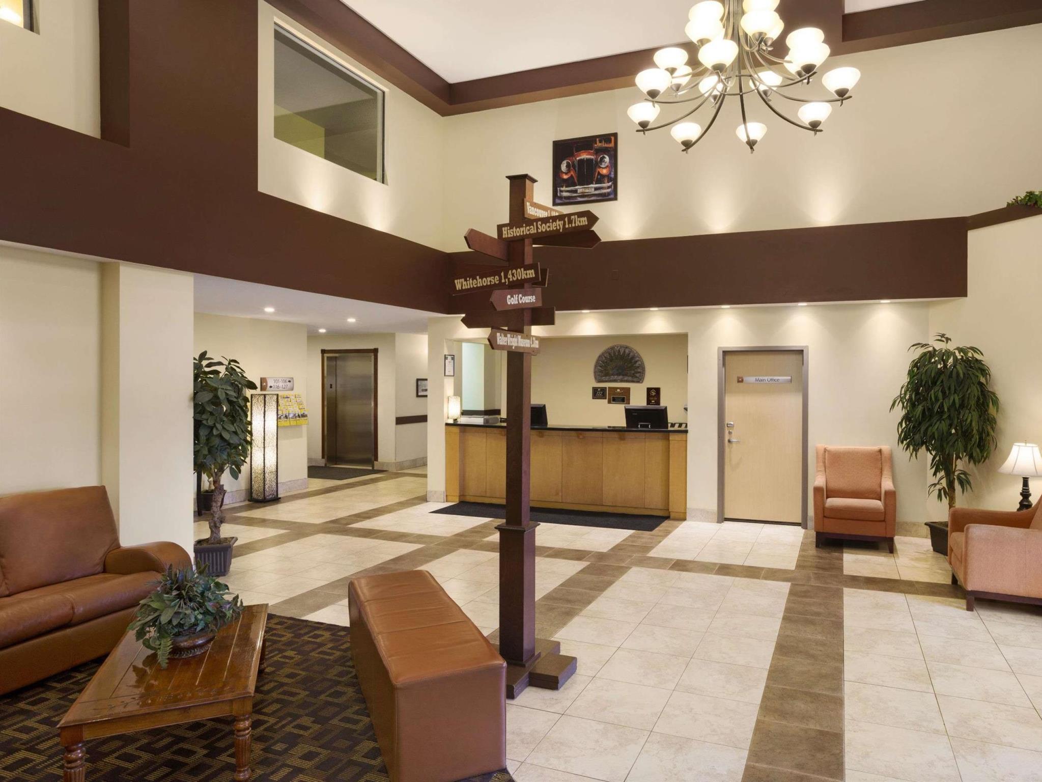 Days Inn By Wyndham Dawson Creek Bagian luar foto