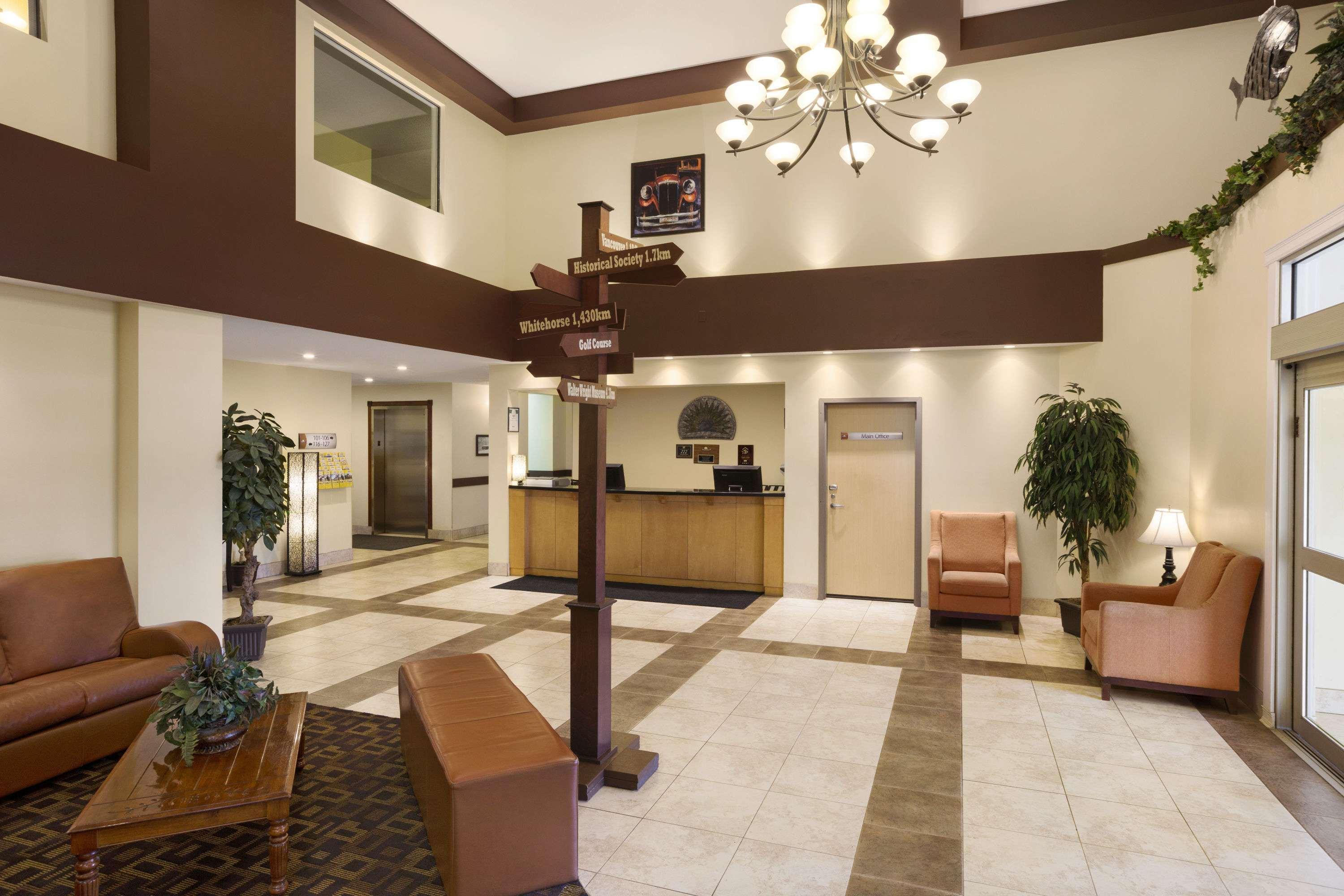 Days Inn By Wyndham Dawson Creek Bagian luar foto