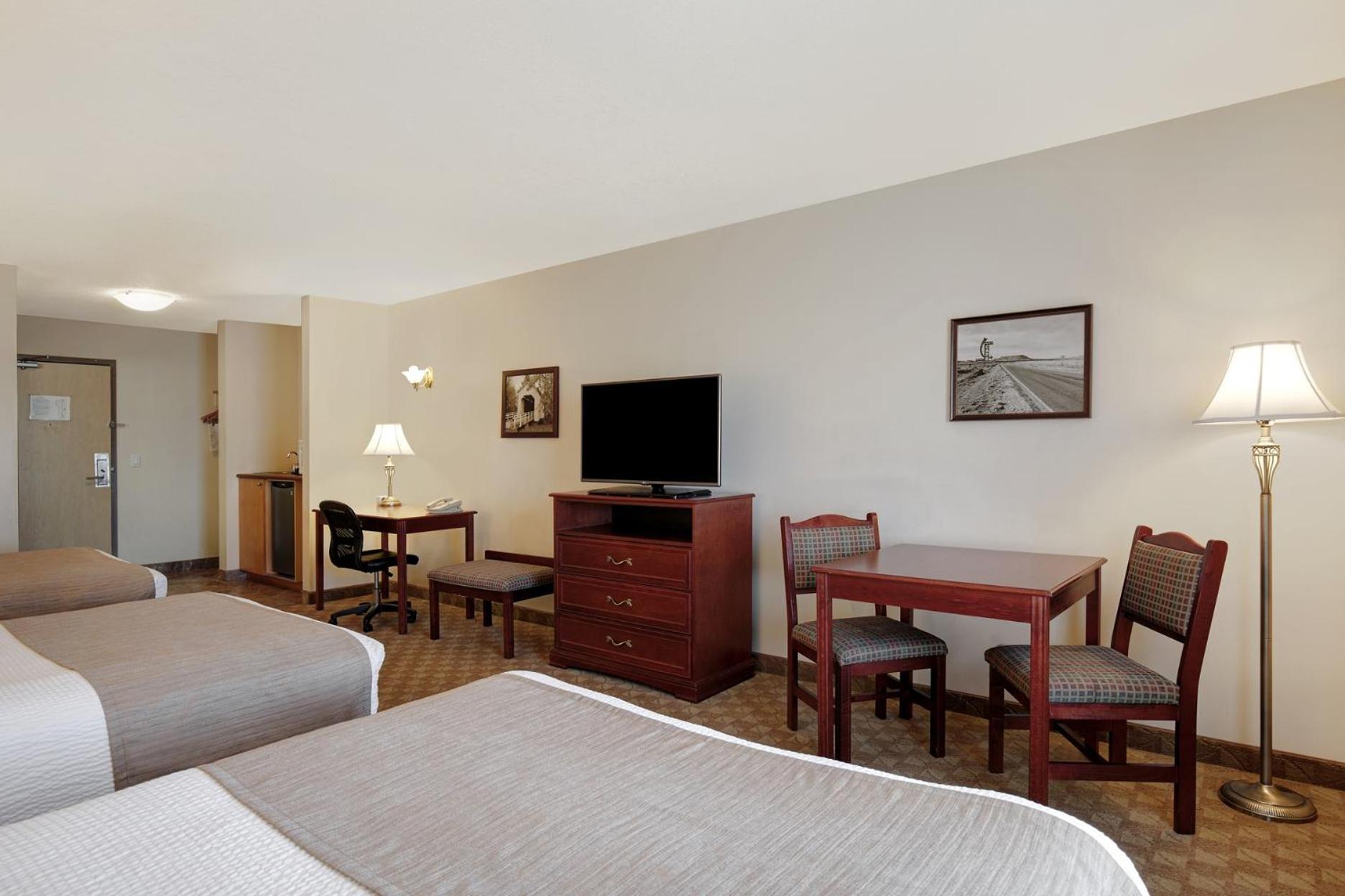 Days Inn By Wyndham Dawson Creek Bagian luar foto