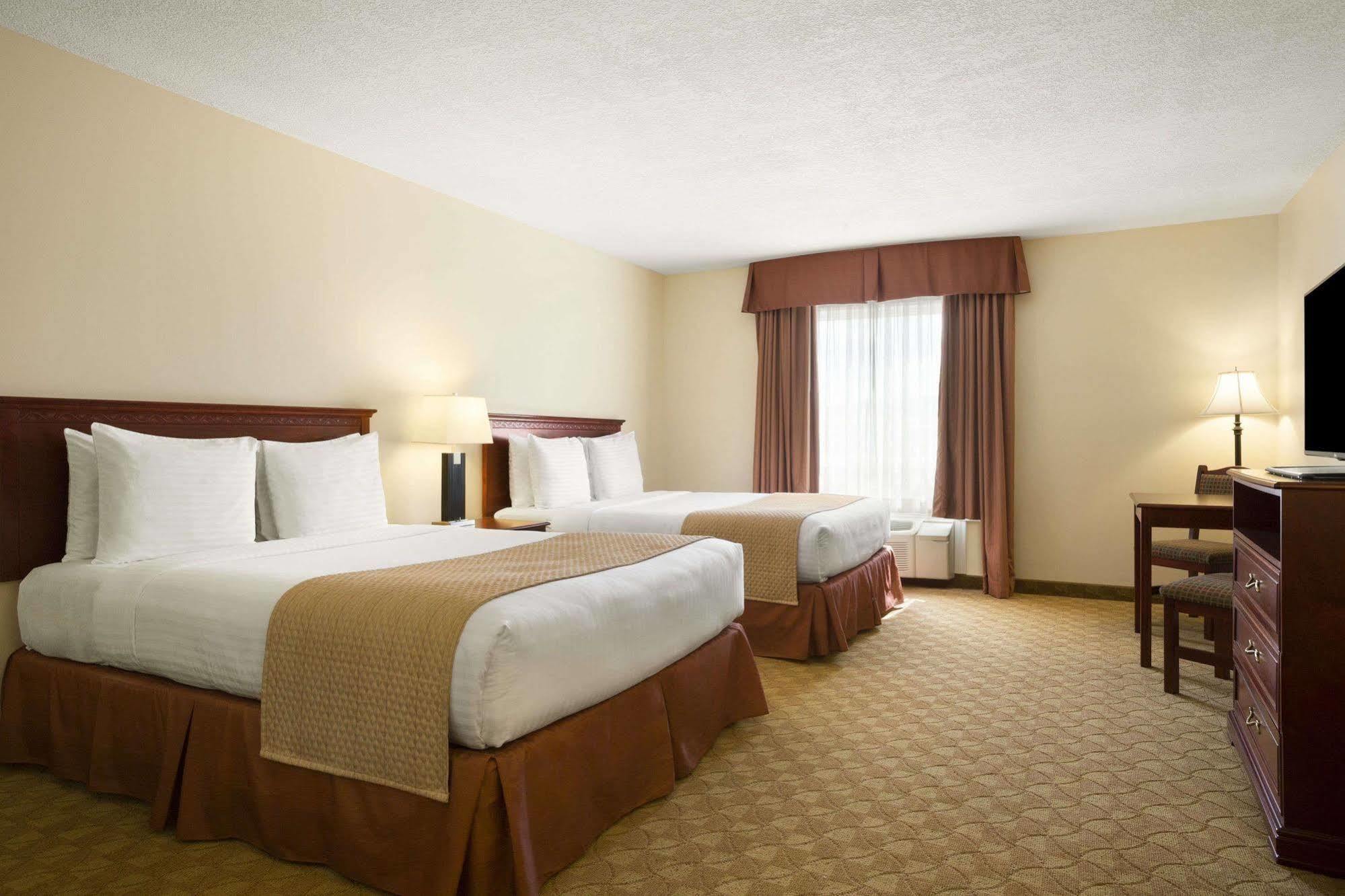 Days Inn By Wyndham Dawson Creek Bagian luar foto